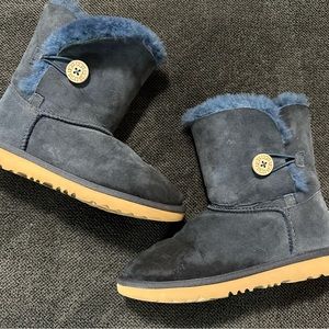 Girls size 3 navy blue Baileys button Ugg boots